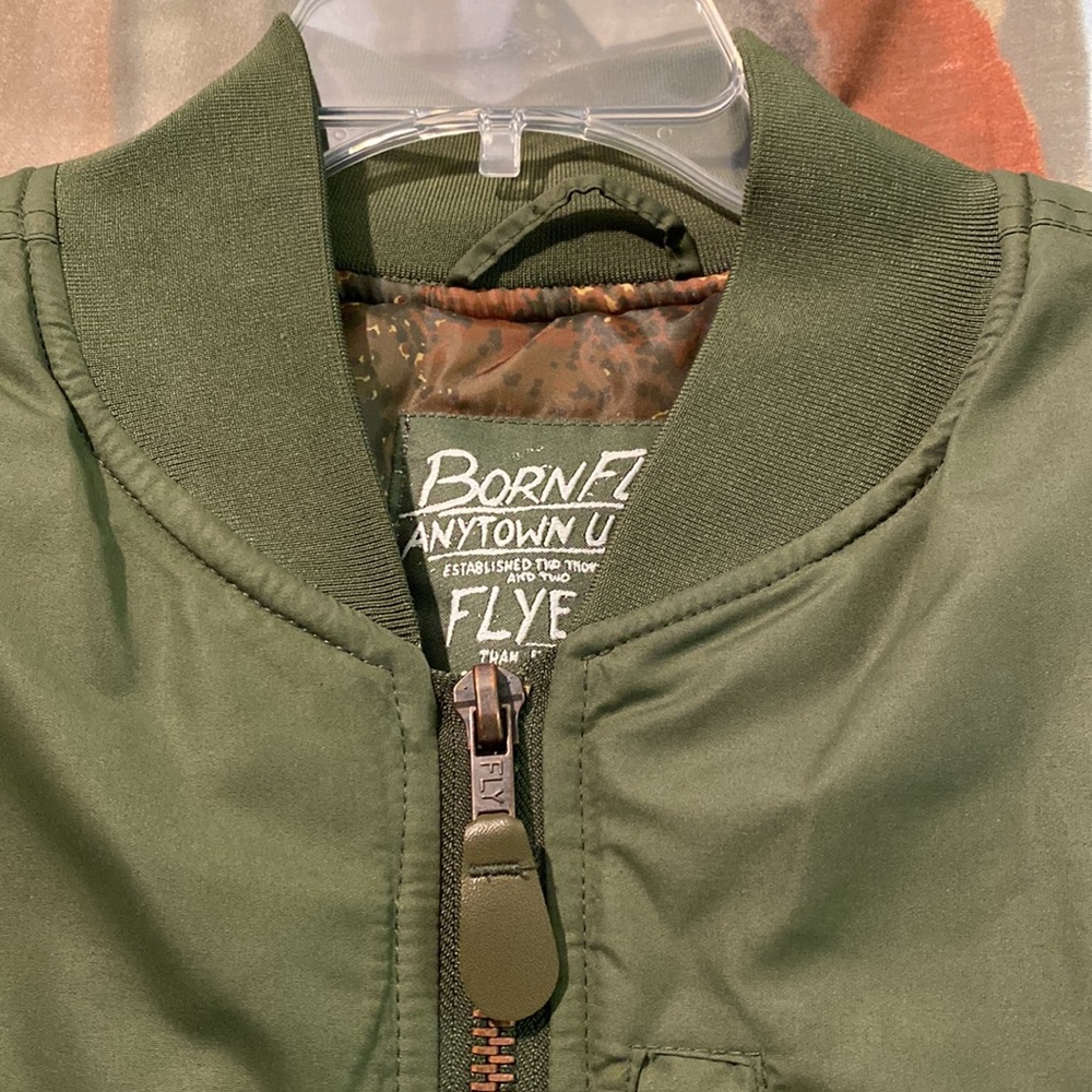 Born Fly puffer vest - Picture 3 of 16